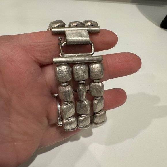 Vintage Arella Hammered Silver Triple Strand Bracelet. EUC - Picture 3 of 7